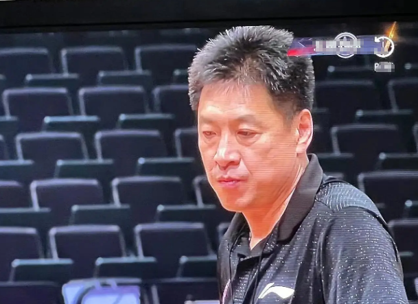 李春江现场画面曝光:表情凝重不想说话!