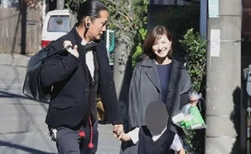 广末凉子承认出轨引热议，本人爱玩两次奉子成婚，多次搞婚外恋_腾讯新闻