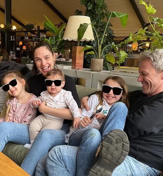 四胎四千金!网友:啥时候怀的?_腾讯新闻