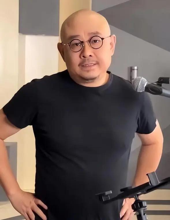 据悉,《滚石》对刀郎也给予了极高的评价,称他是真正的艺术家,是一位