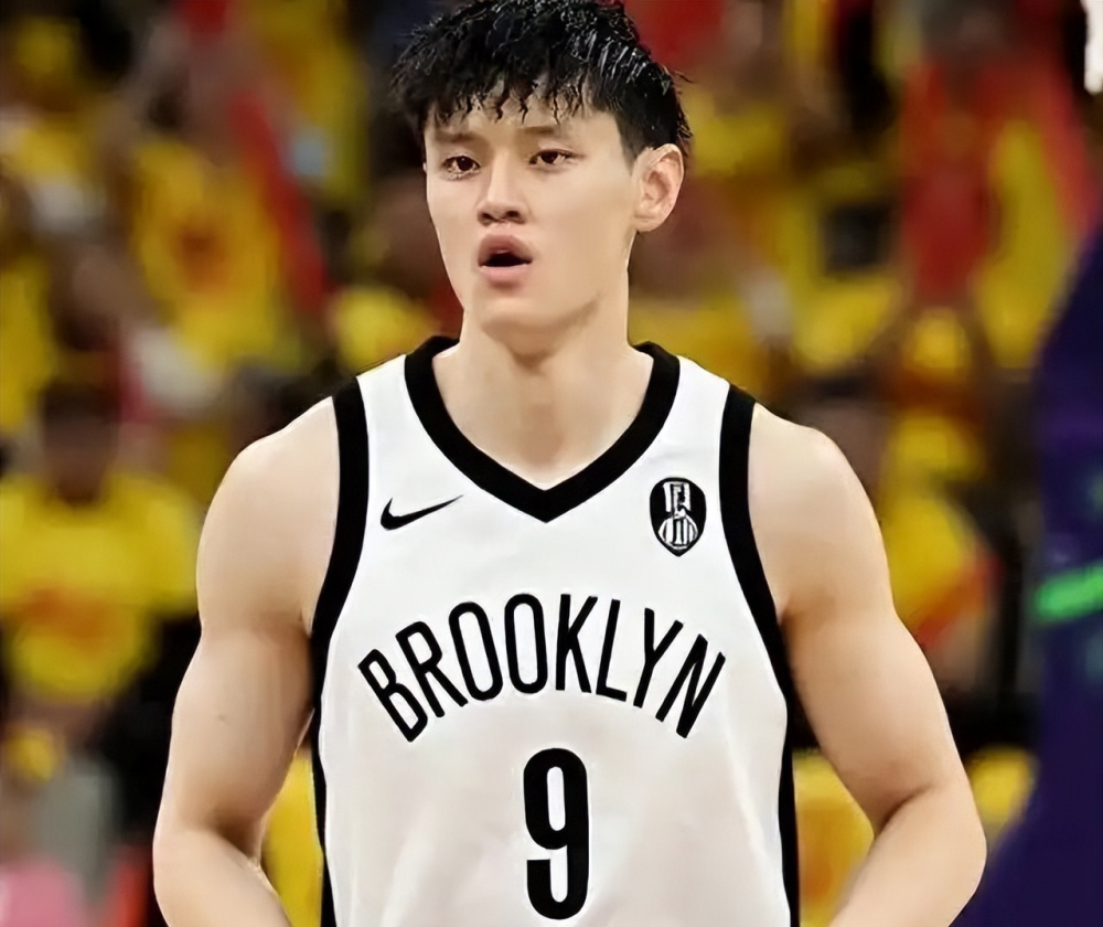 曾凡博与篮网签E10合同后续！9月底争取双向，10月底确定最终结果