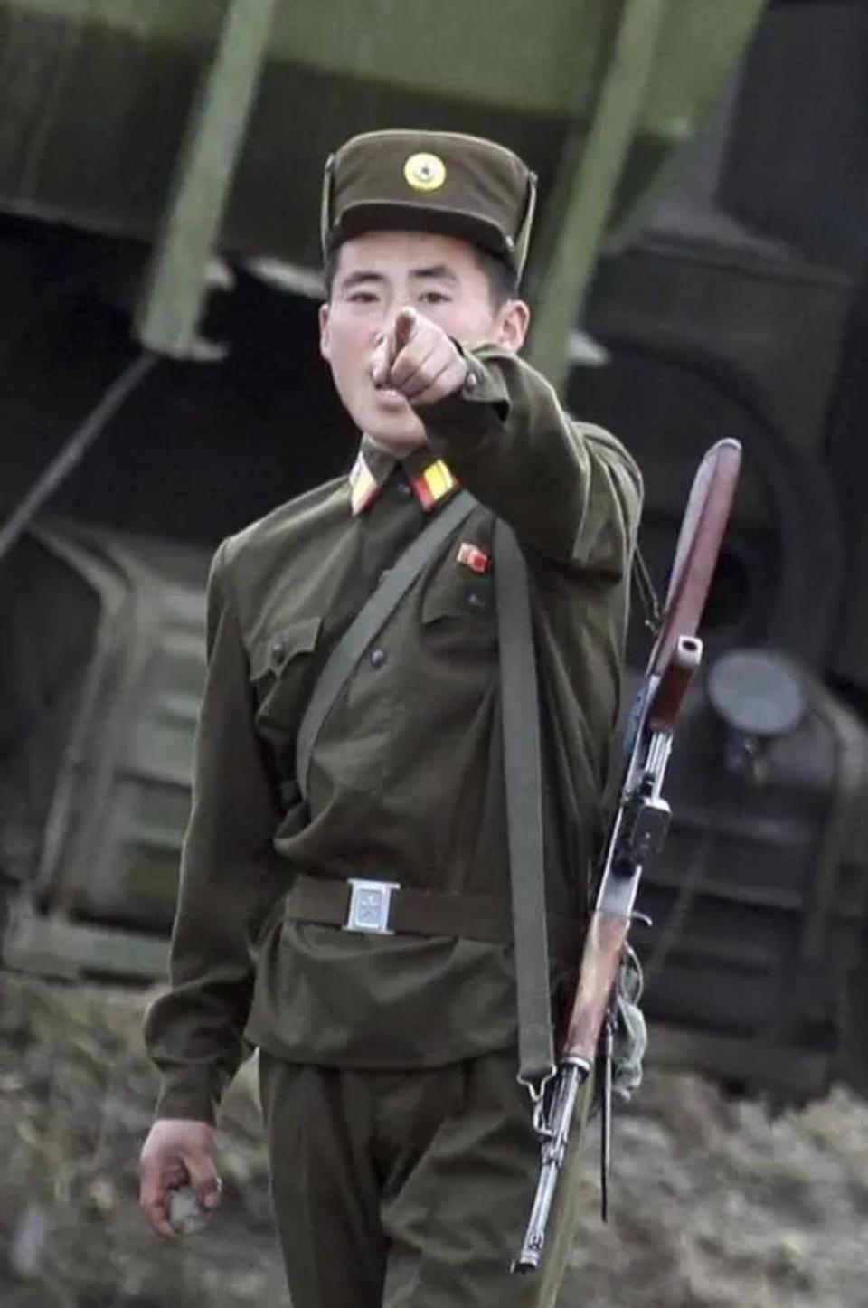 朝鲜军大衣图片
