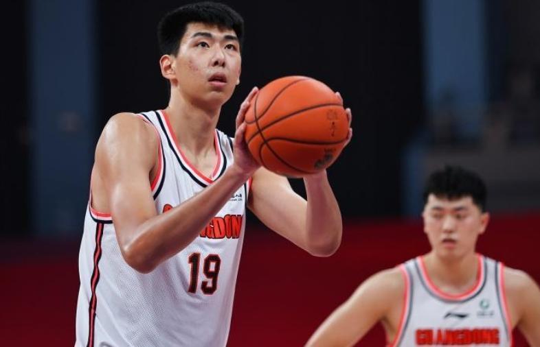 广东迎利好徐昕自信心回暖对抗超新星不落下风杜锋变阵成功