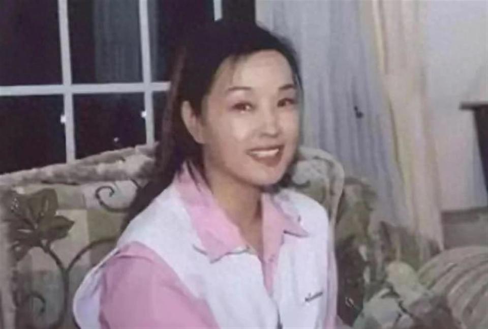 刘晓庆刚被释放时接受采访的照片，已经52岁的她，就像三十岁的一样_腾讯新闻