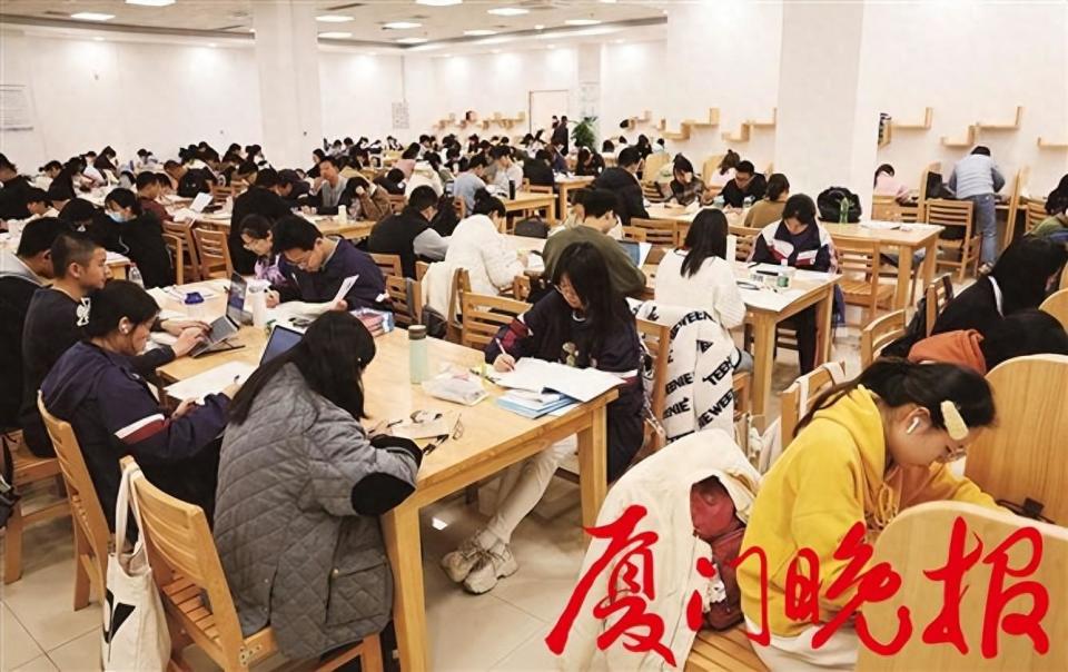 图书馆,社区自习室等地都有学生扎堆_腾讯新闻