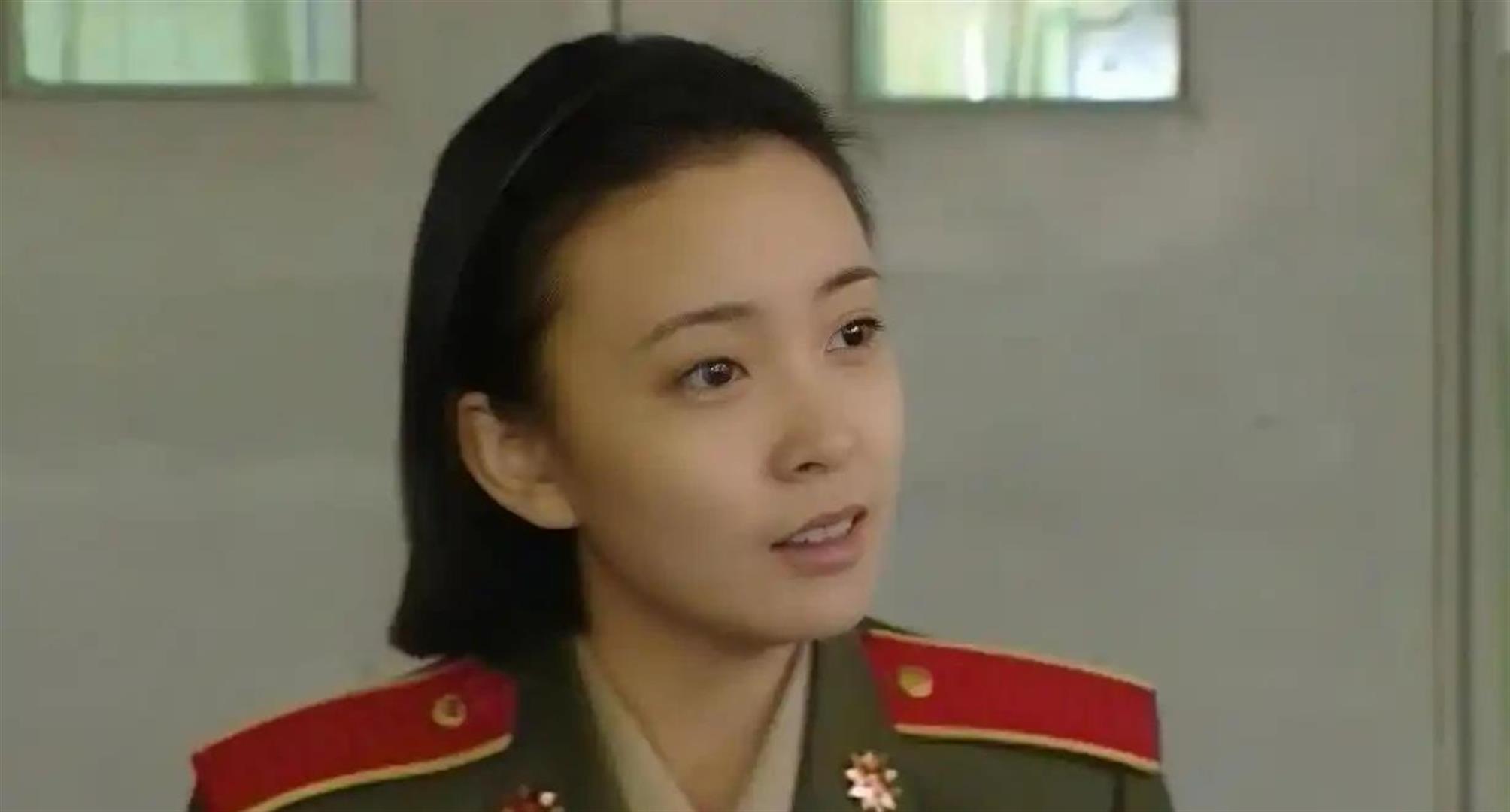 顏值不輸陳數，演技不輸趙麗穎，如今50歲演小城大事，紅了 - 