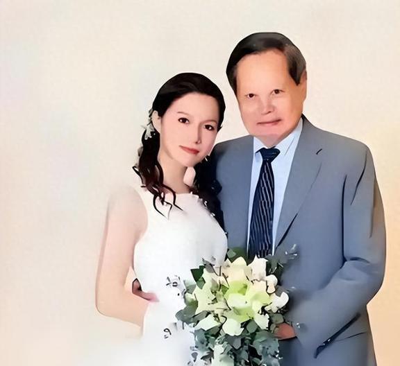 28岁女硕士嫁82岁老科学家21年，遗嘱却引争议？