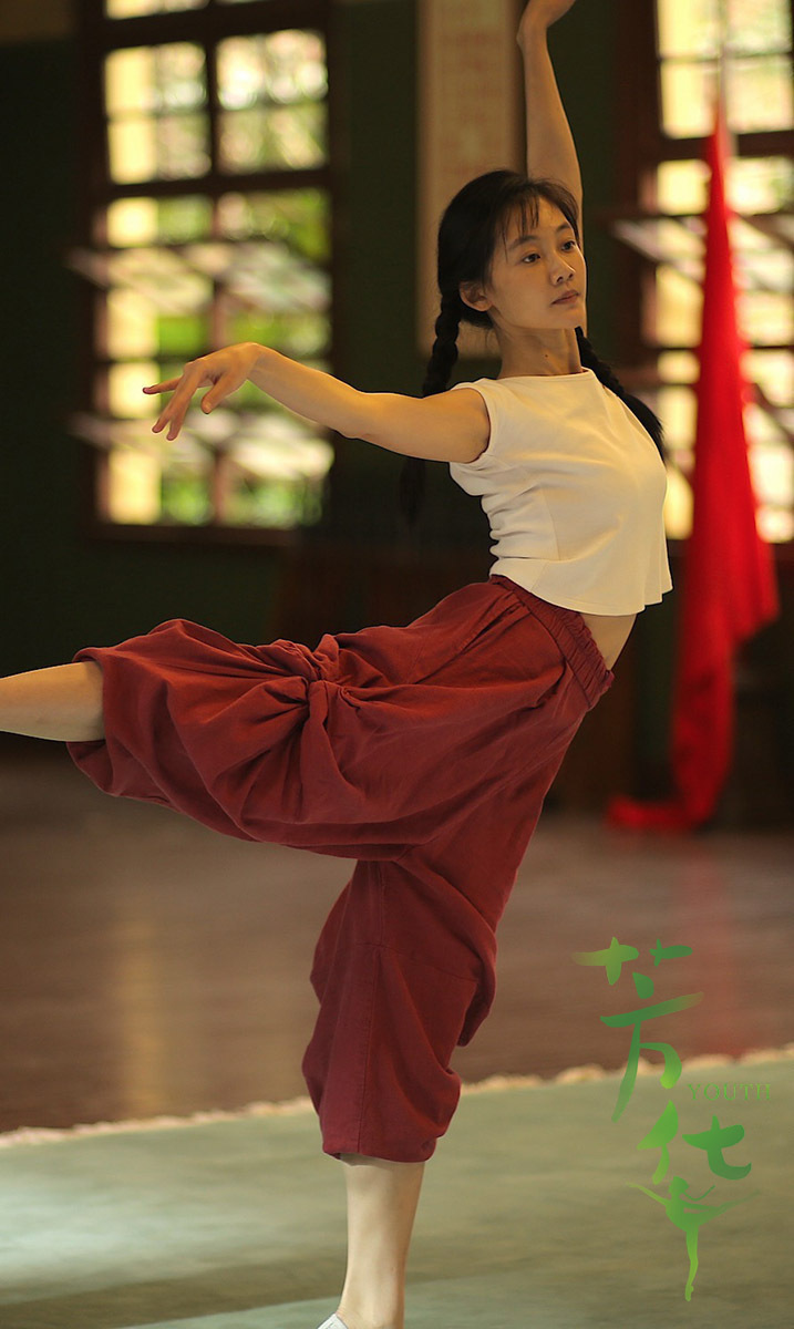 靠《芳华》一炮而红,从正剧里走出来的冯女郎,苗苗只是嫁得好吗