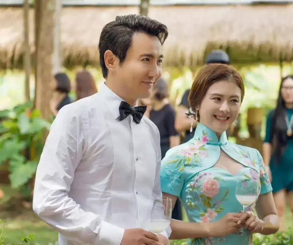 沈腾大年初八在海南宴客，妻子王琦素颜出镜胖又圆，儿子已8岁了_腾讯新闻