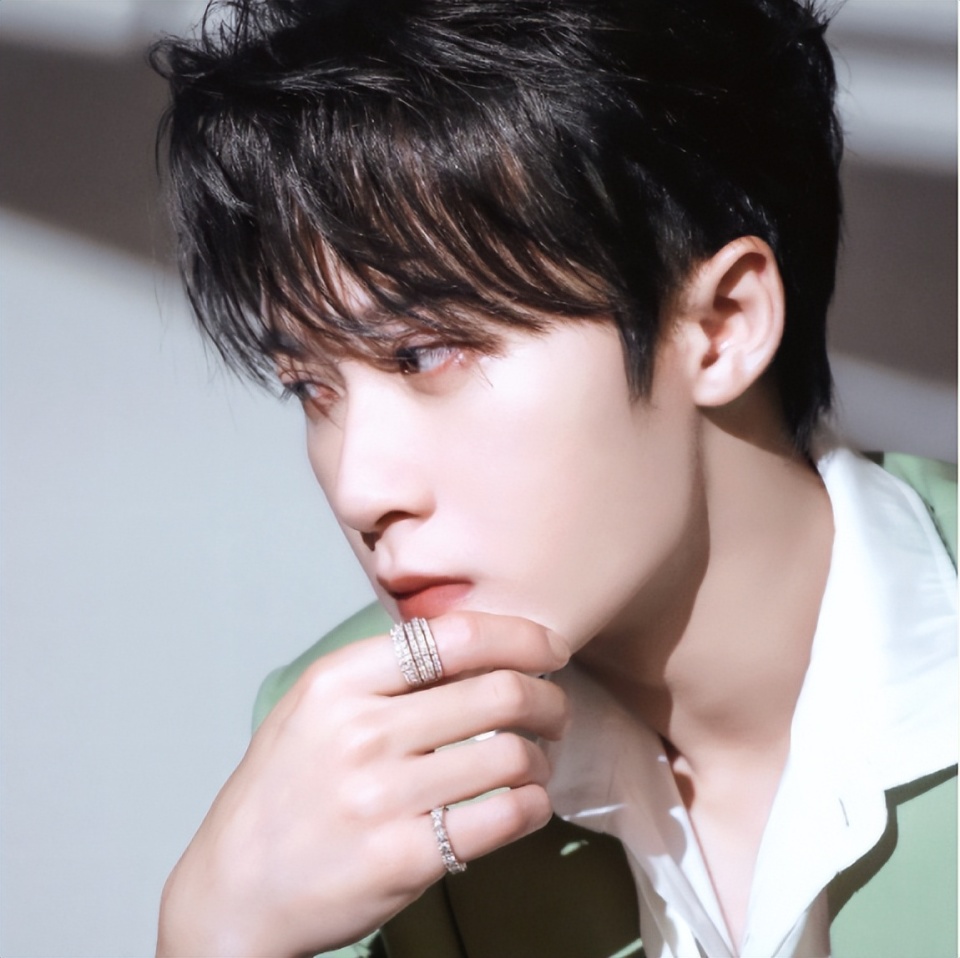 从学舞蹈到演戏,爆红后仍然沉稳,檀健次让多少演员"脸红"了?