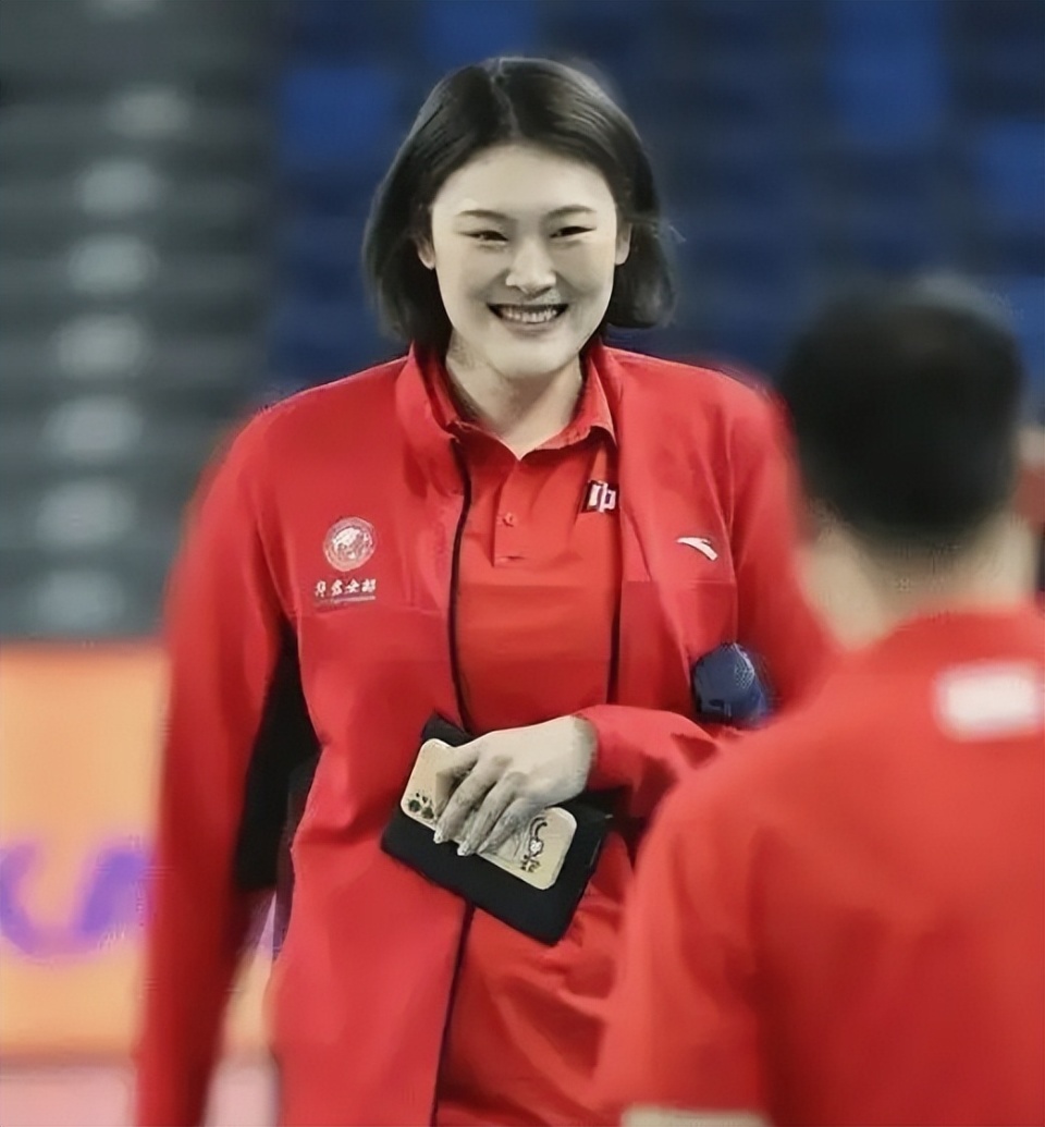 魏秋月,惠若琪等人先后步入了婚姻的殿堂,我们也祝福36岁的王一梅能够