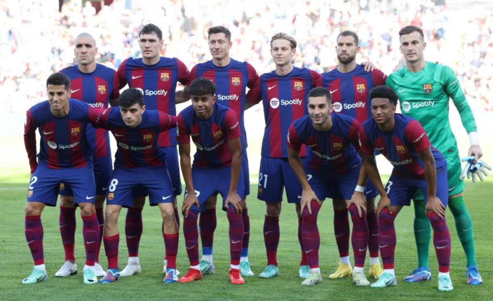 烫手山芋拒绝离队!巴萨32岁新援,1年仅踢17场,哈维偏爱玻璃人_腾讯新