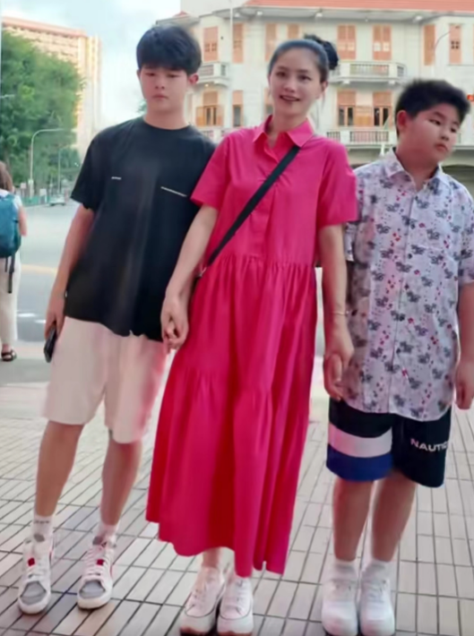 胡可晒俩儿子近照,安吉身高超妈妈,瘦回"东北宋仲基"帅炸了_腾讯新闻