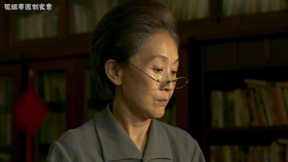 《三体》渐入佳境,叶文洁因为父亲病故,选择投入"神"的怀抱_腾讯新闻