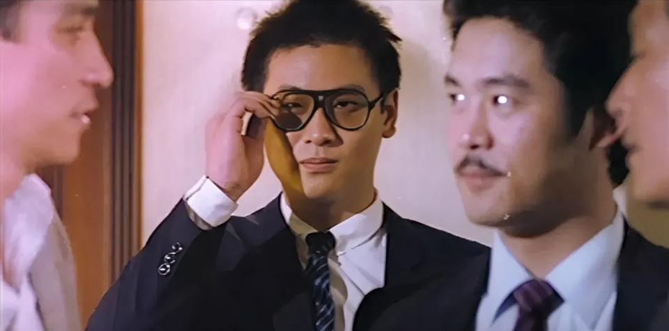张世：与妻子恋爱长跑，演技封神也曾被封杀，59岁隐居是隐形富豪_腾讯新闻