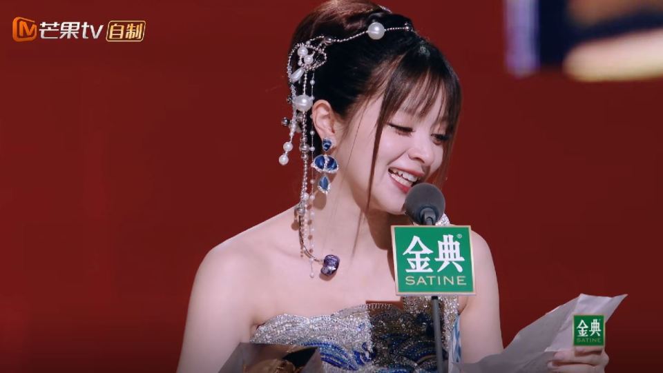 美依礼芽脸都圆了郑秀妍胖出小肚子浪姐的伙食真是太好了