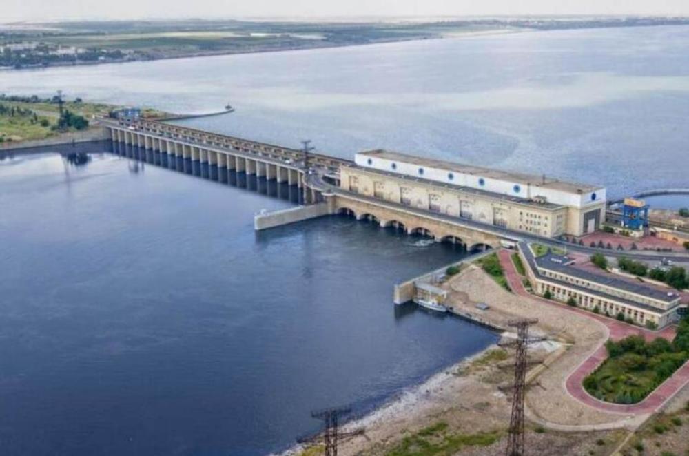 2公里,建于1956年,位于第聂伯河上,是卡霍夫卡水电站的一部分.