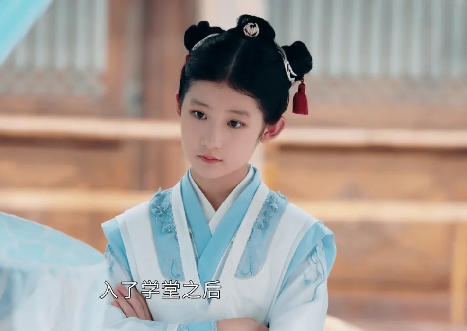 演完靳东女儿,又演张鲁一女儿,13岁童星张熙唯长得越来越可爱了