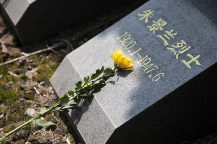 67一笔一画都是缅怀致敬,金职院18位同学为72位烈士墓碑描金_腾讯