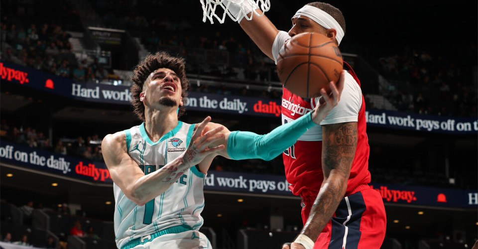 三球布里奇斯合砍67分黄蜂19分逆转奇才