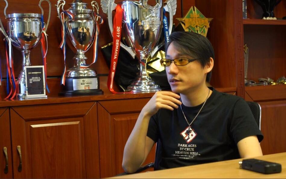 那个男人来了rng前教练风哥开启爆料模式不签合同就没奖金