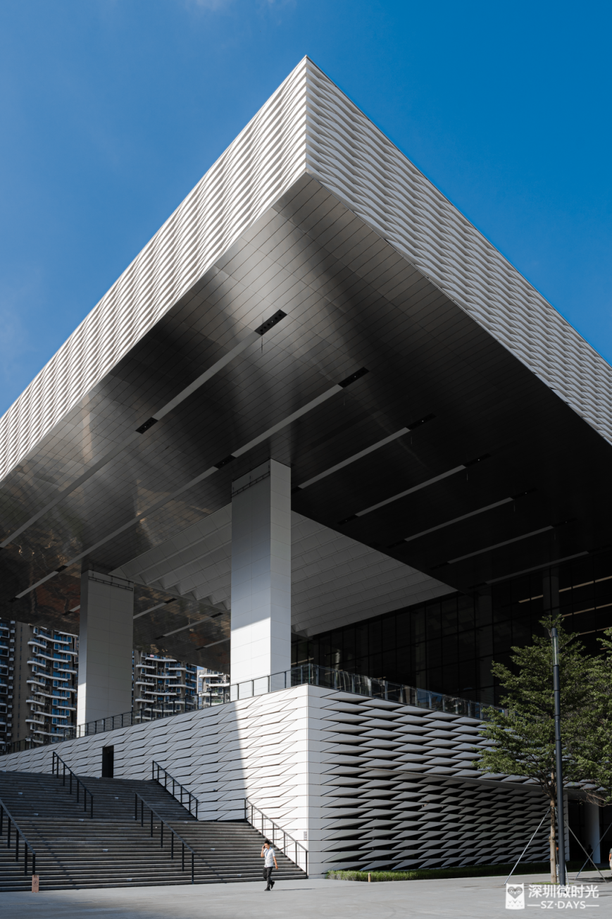 深圳美术馆(新馆)正式开放!超出片的年度大展,免费预约!_腾讯新闻