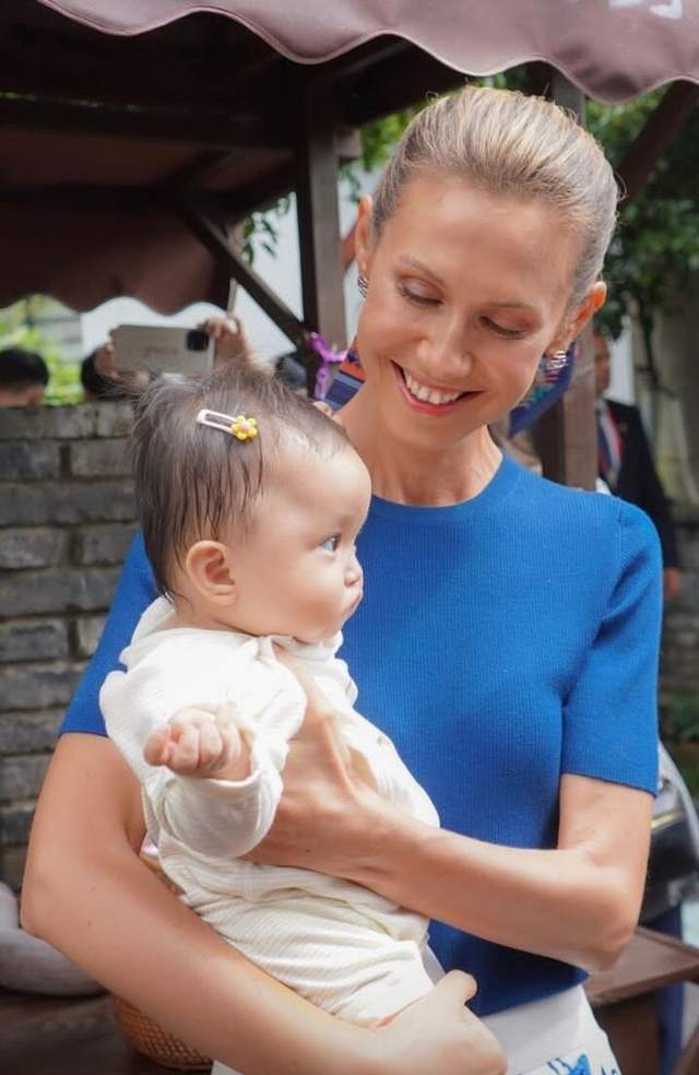 巴沙尔夫人图片