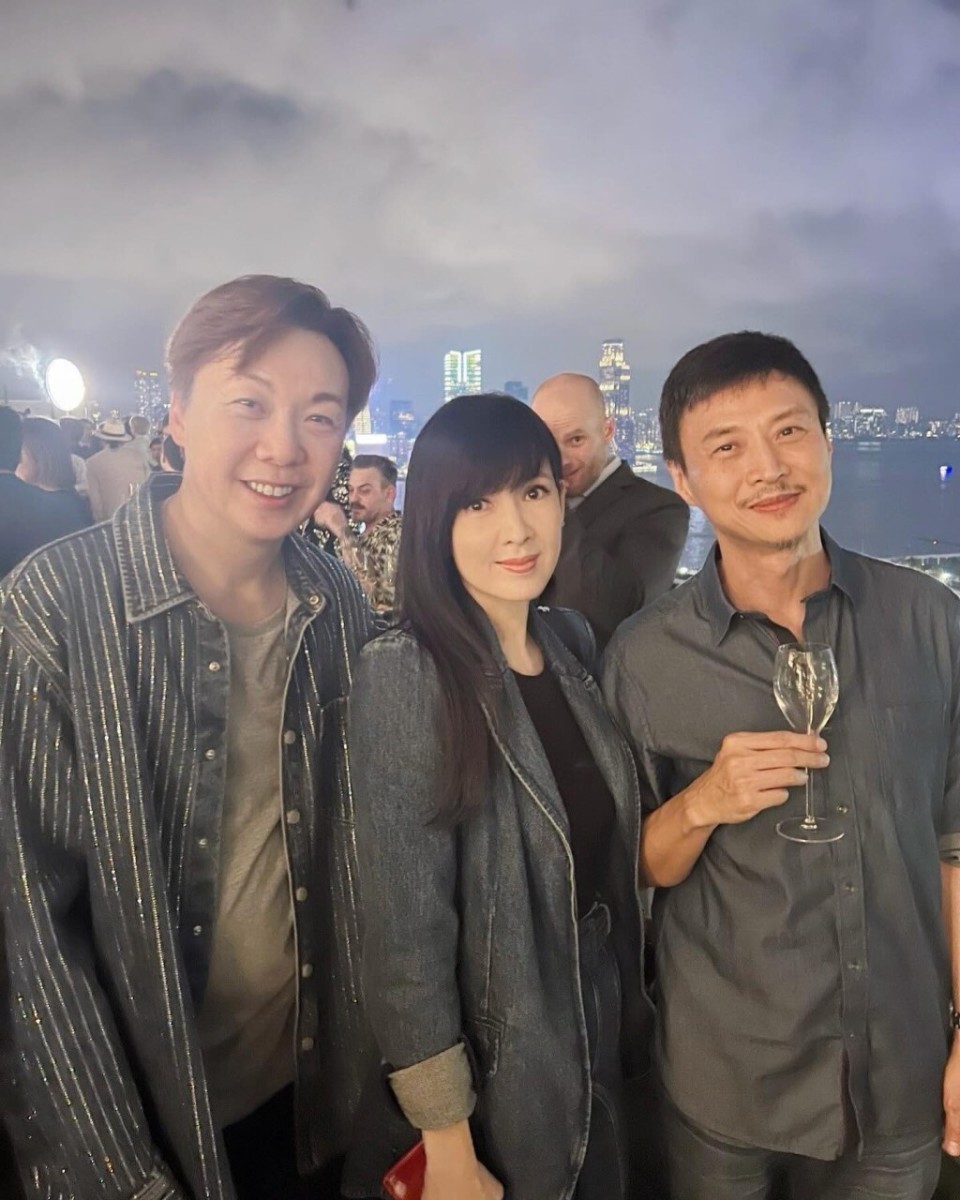 周慧敏与老公倪震罕见同框合影以行动粉碎离婚传闻