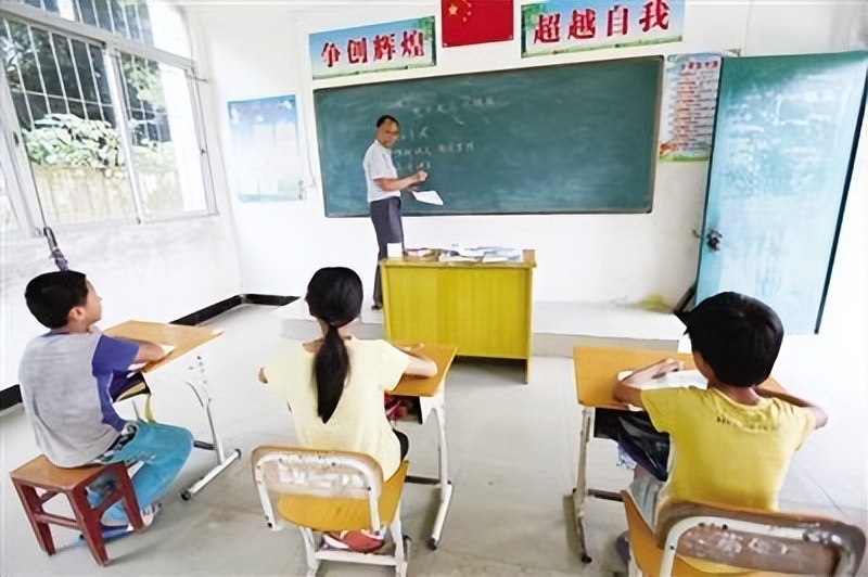 乡镇学校超编,动员大家去县城学校没想到很多老师竟不愿意去!