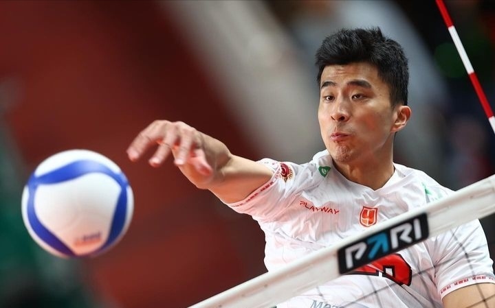 张景胤13中4表现遭遇滑铁卢球队不敌领头羊一个月被三杀