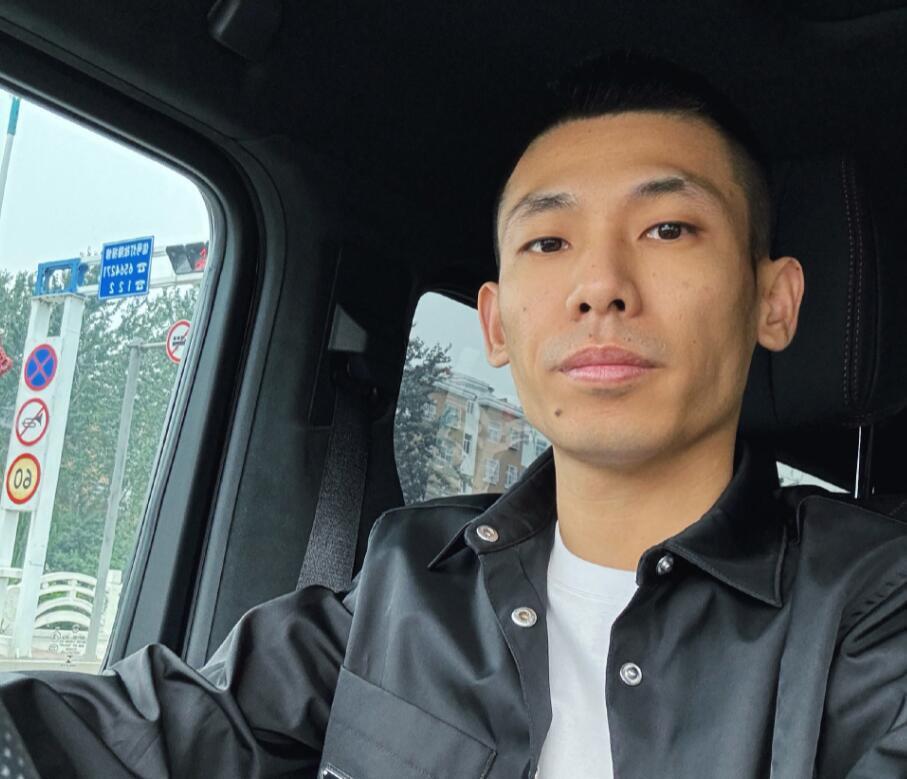 旭旭宝宝暗指doinb,别再说他会回来了,早就全家一起跑了_腾讯新闻