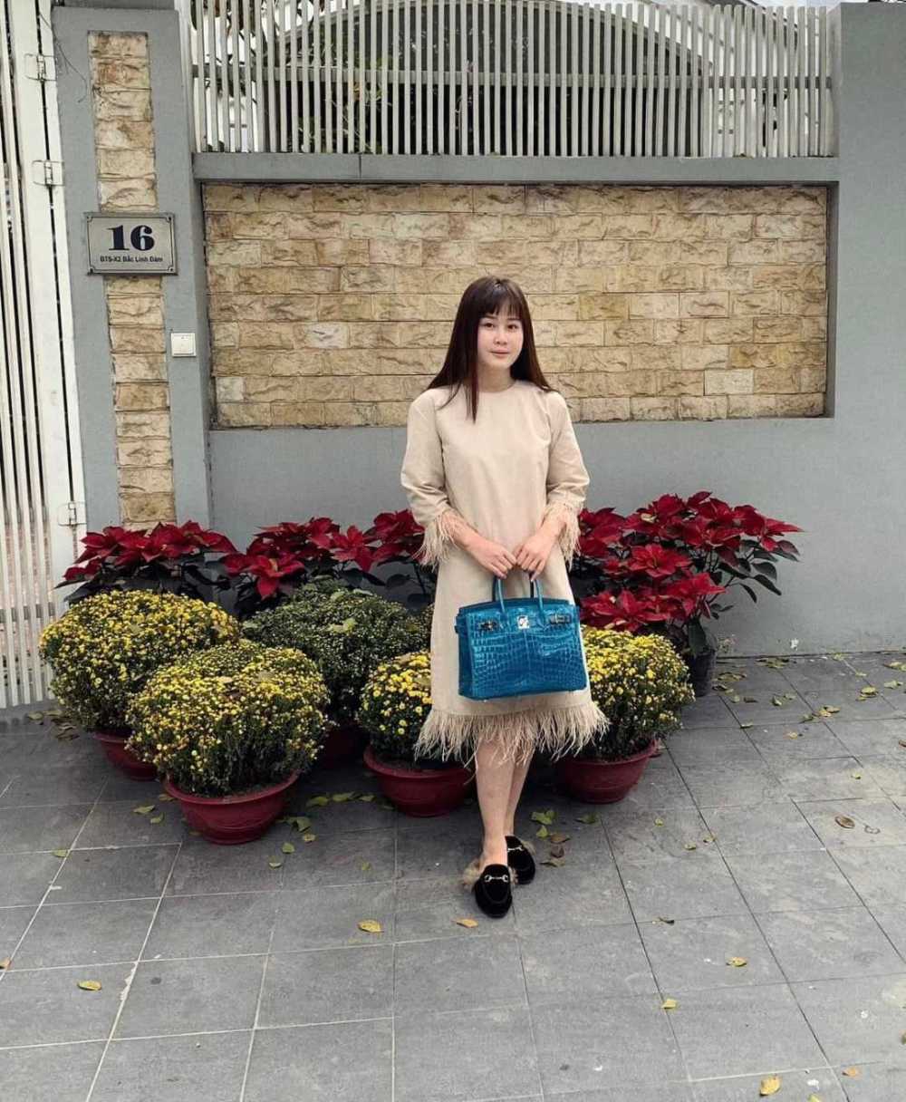 这是父亲送给我的房子,杨蒂娜说,父亲是越南顶级富豪,非常宠爱我,只是