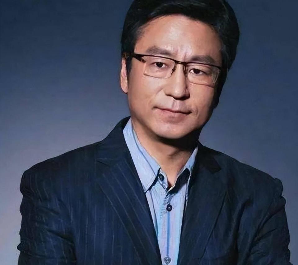 成于嘴败于嘴，从央视一哥到跌落神坛，白岩松活成了笑话_腾讯新闻