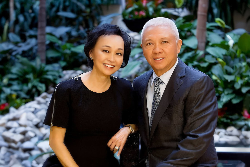 靠着在美国卖“假中餐”，华人夫妇年入200亿，买下NBA球队成为杨瀚森老板_腾讯新闻