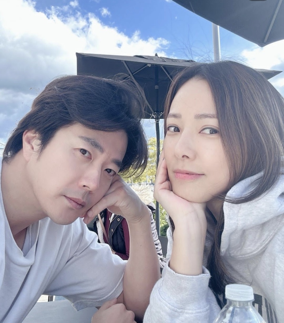 18日,演员权相佑的妻子孙泰英在自己的社交媒体上分享了一张令