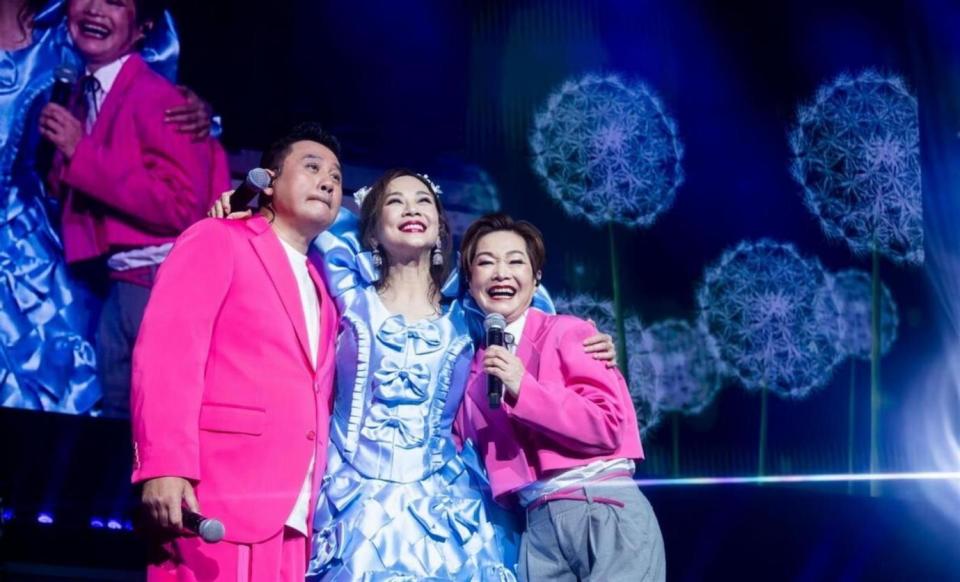 陈松伶40周年演唱会，张与辰担任音乐总监，老公张铎惊喜同台跳舞_腾讯新闻