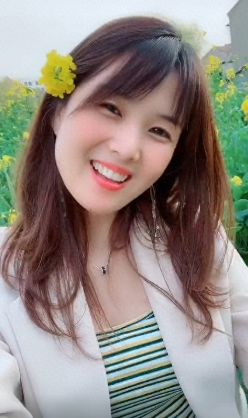 要是把现在抖音最火的女网红列出一个排名,那这位名叫"一笑倾城"的