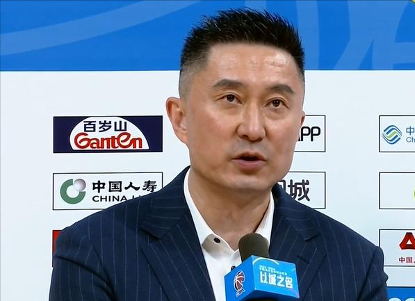 53分大胜!十连胜!广东球迷舒坦了,大番薯拿捏榜眼,杜锋高情商_腾讯新