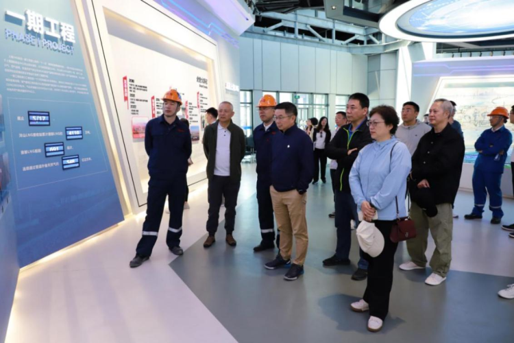 中海信托赴上海液化天然气有限责任公司上海lng接收站参观学习