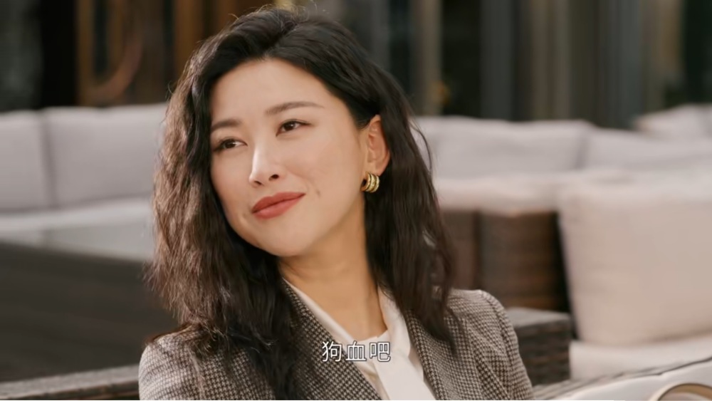剧中有一段让我特别心疼冬晓的情节,是她去见未婚夫赵显的父母,也就是