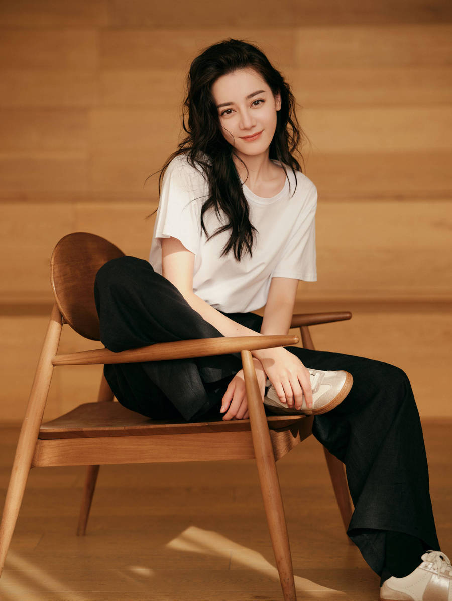 迪丽热巴曝全新写真大片 午后慵懒氛围感十足-腾讯新闻