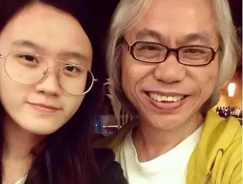 林靖恩公开李坤城临终照片比起那些拜金女她已经很好了