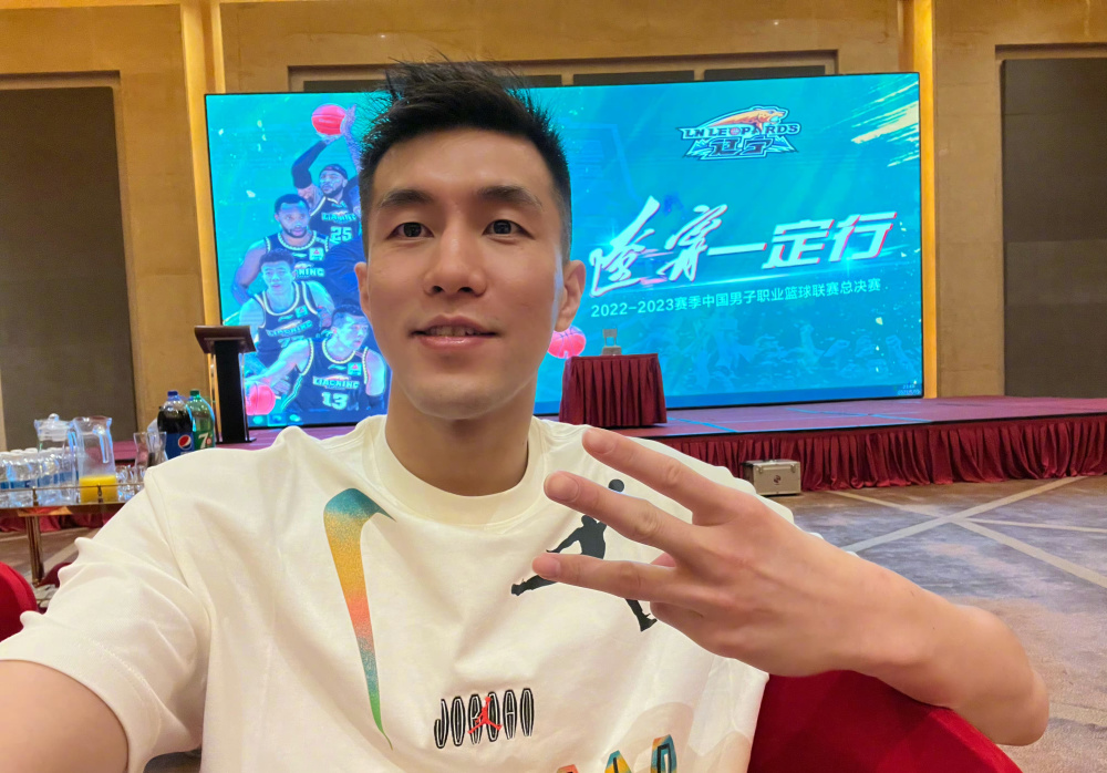 郭艾伦顶薪剩1年,辽宁男篮已注册12人,新增两新援,杨鸣续约搁置-腾讯