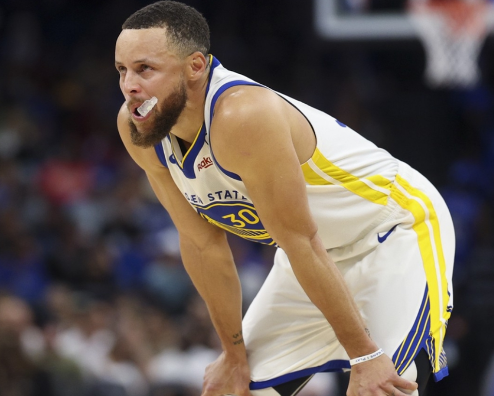 库里关键三分比晚安手势威金斯末节13分绝杀封盖勇士坐稳第十