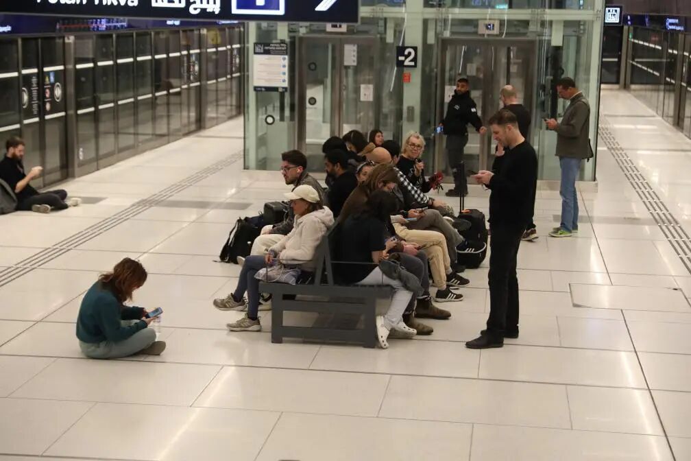 伊朗發動第86波打擊，以色列一工業區遭襲，危險物質泄漏！以軍政要員：以軍多線作戰兵力吃緊，瀕臨崩潰 - 