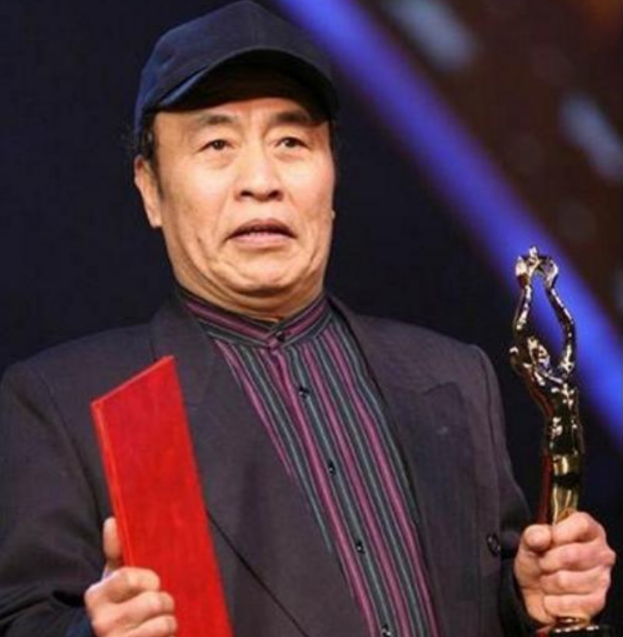 特型演员王伍福这辈子只干一件事与妻子恩爱46年惹女儿羡慕