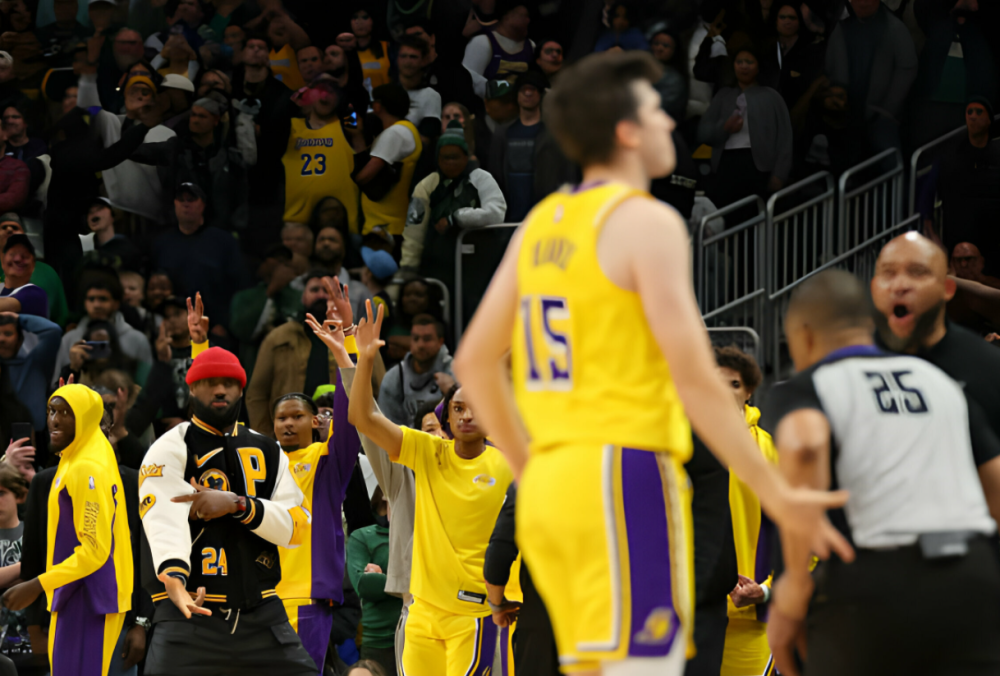 浓眉34 23,湖人19分逆转雄鹿,里弗斯尴尬,四将让詹姆斯安心了