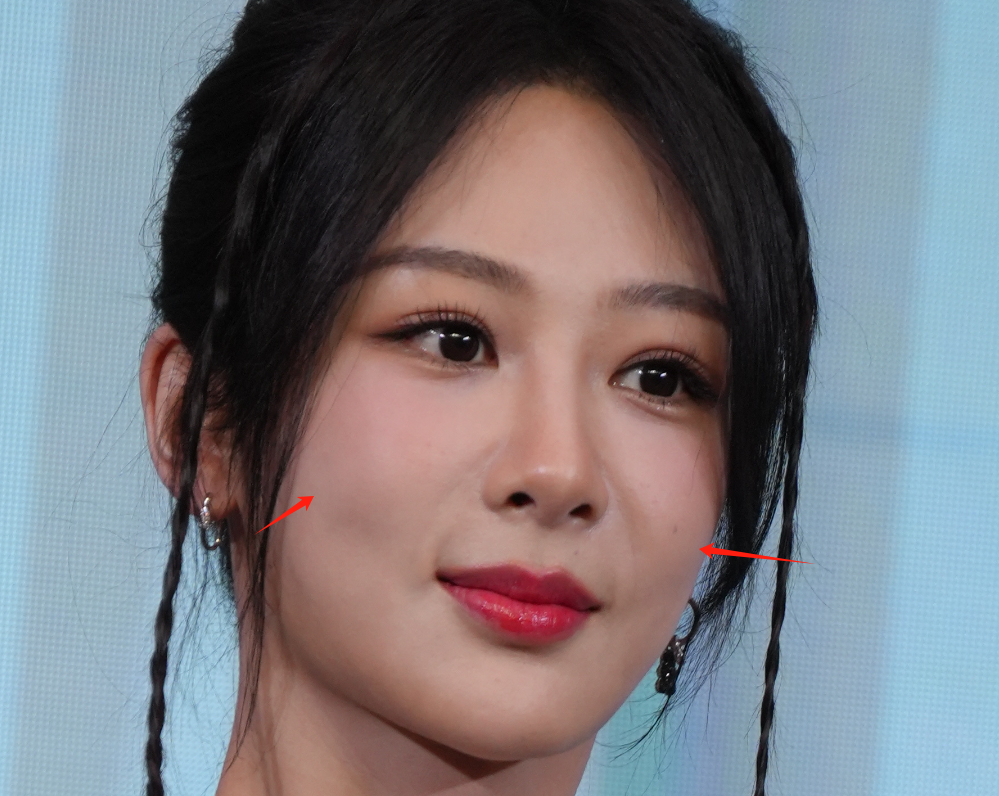 杨紫最新生图曝光!头大身小面部僵硬,充气感过重似网红_腾讯新闻