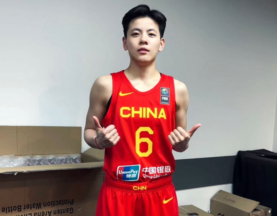 球迷直呼她为老公又帅又能打的杨舒予