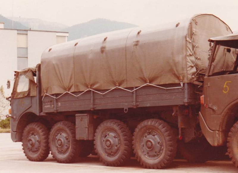 长着"猪鼻子"的卡车,瑞士saurer m6/8卡车_腾讯新闻